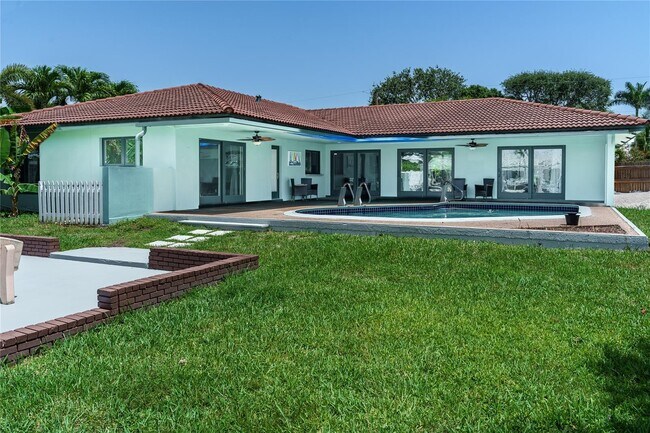 Photo - 3080 NE 43rd St