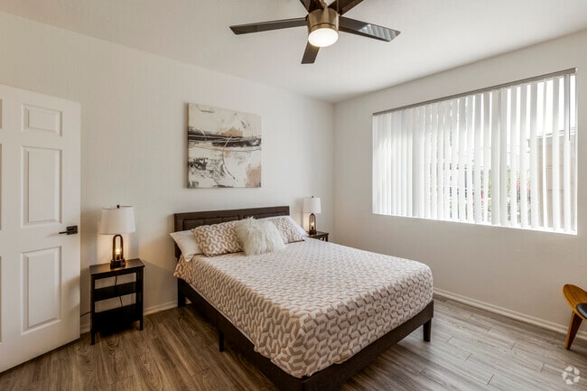1BR, 1BA - 916SF - Primary Bedroom