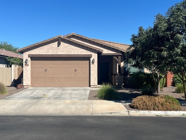 Building Photo - 14052 W Valentine St