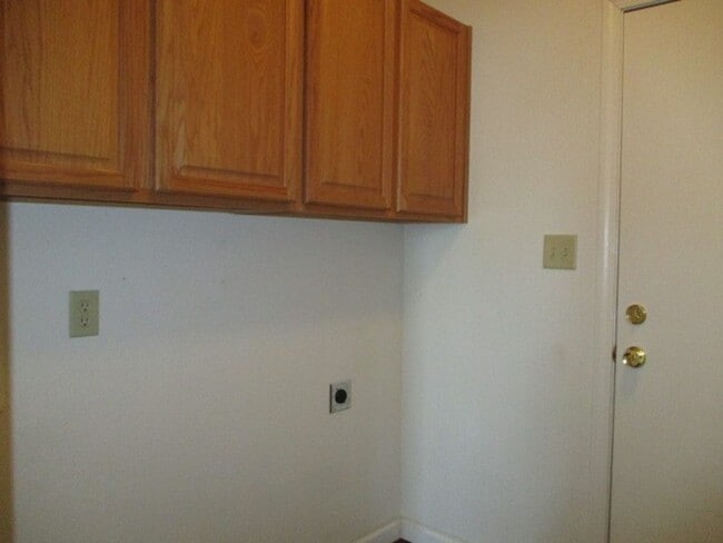 Photo - Northwest Suburban  Beauty