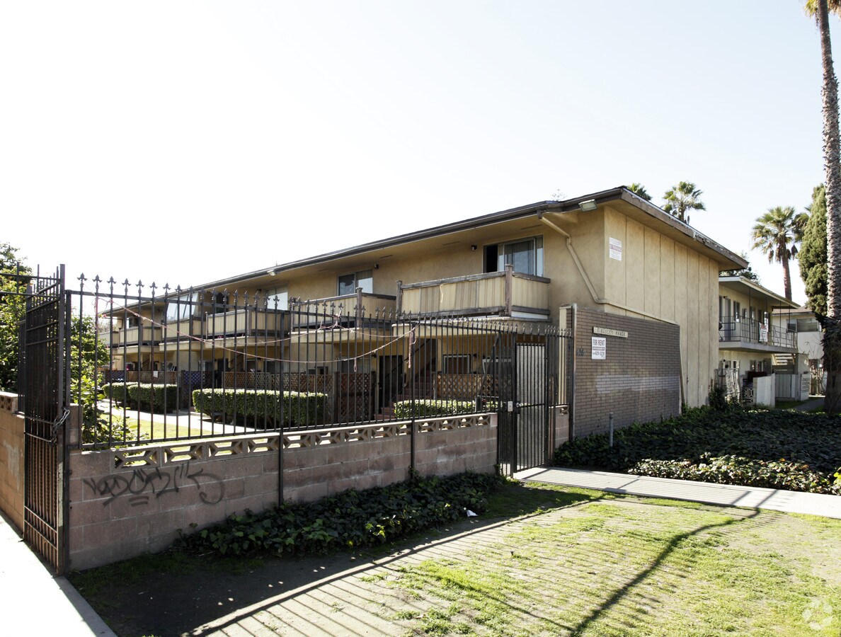 Photo - 1626 Kingsley Ave