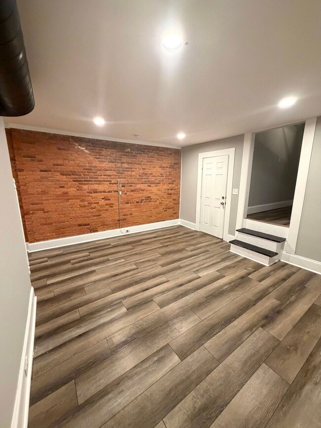 Photo - 252 N Mulberry St