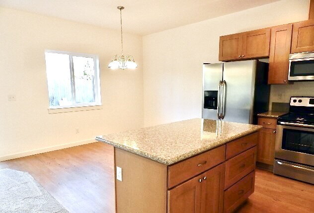 Photo - Updated University Place Townhome: 3 Beds, 2 Baths, Garage + Driveway Parking Unidad 8007