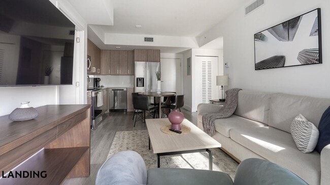 Photo - 1025 E 25th St Unidad 604
