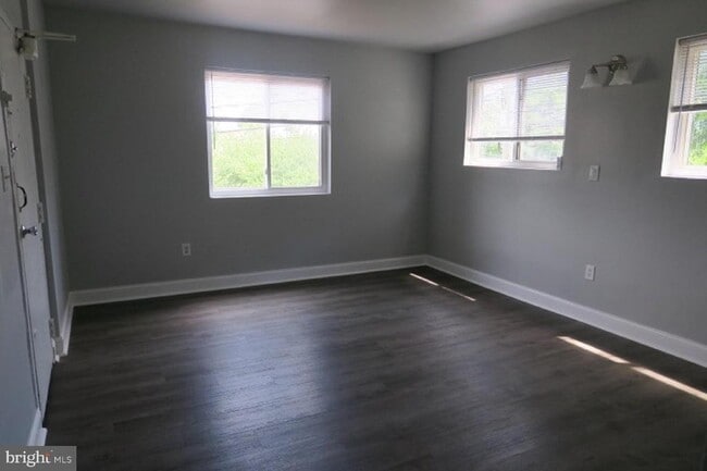 Building Photo - 1495 Bangor St SE Rental
