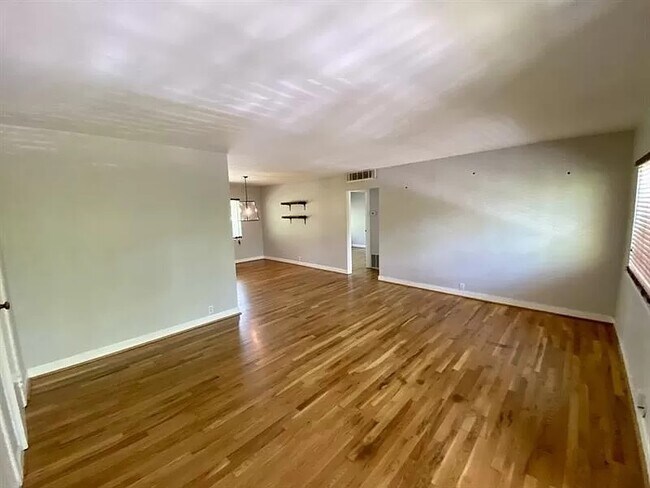 Photo - 1392 Normandy Dr NE Unit 4