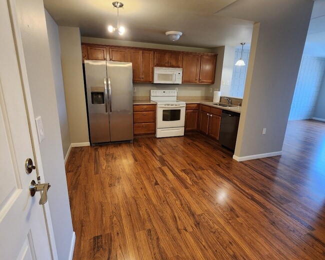 2 kitchen - 400 N Richmond St Unit #311