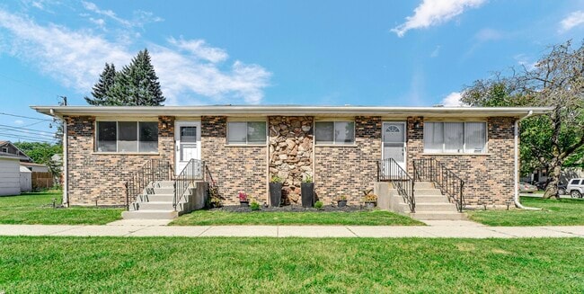 Building Photo - 816 Mackinaw Ave