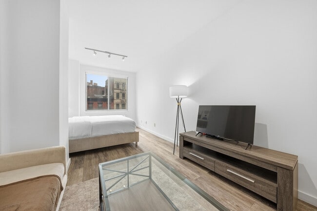 Building Photo - 7 Sniffen Ct