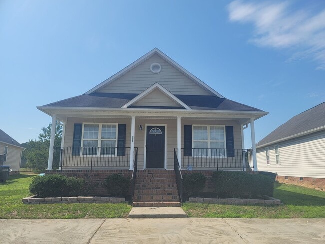 4 Bedroom 3 Full Bath Ranch Home located M... - 4 Bedroom 3 Full Bath Ranch Home located M...