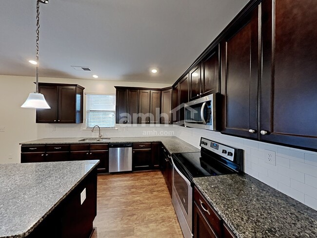 Photo - 2133 Leafmore Ct SE