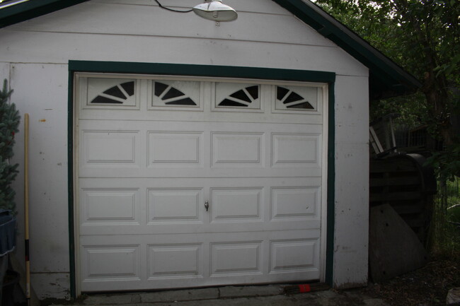 single car garage - 318 N Rouse Ave House