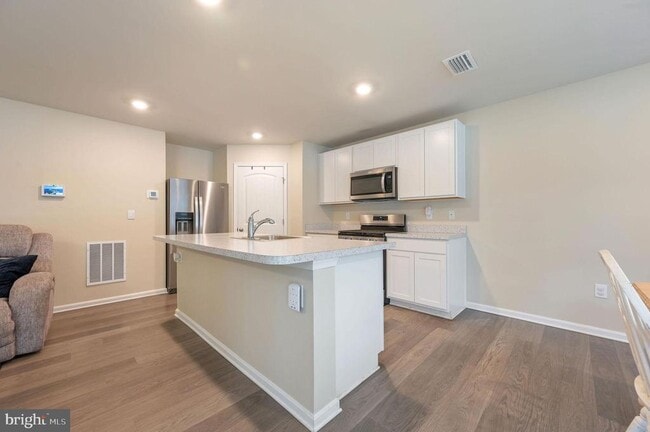 Photo - 504 Currant Cir