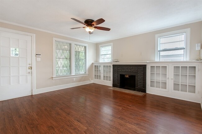 Photo - 6922 Lindsley Ave