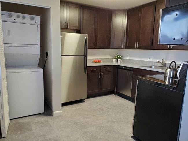1BR/1BA SS Appl. Upgraded Kitchen