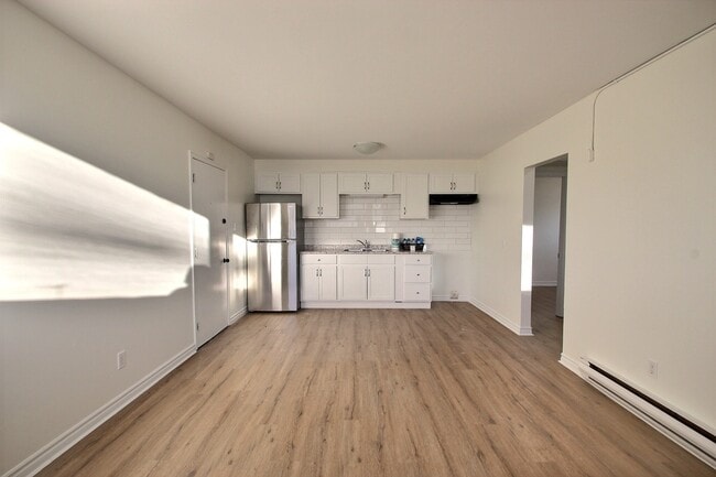 Building Photo - 341 NoelUnit 1 Unit 1