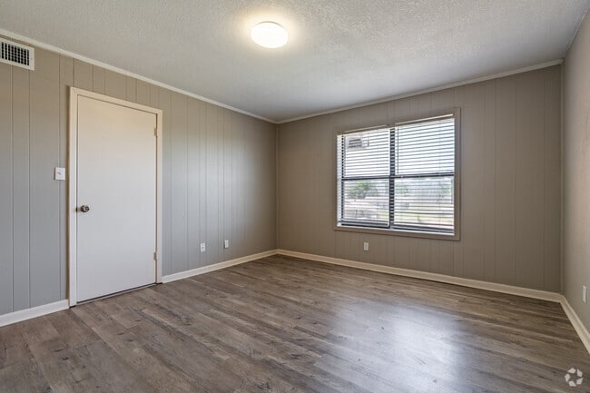 3BR, 2BA - 1150SF - Bedroom