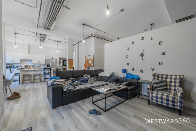 Photo - 880 N Milwaukee Ave Unit 1