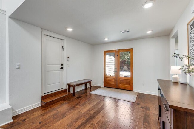 Photo - 1113 Taulbee Ln