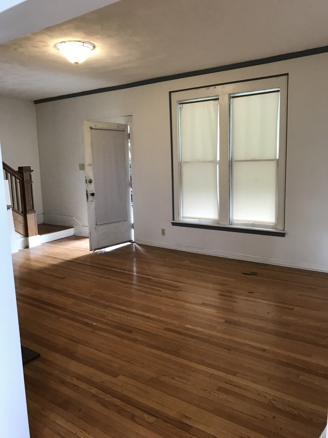 Building Photo - 329 Maple Ave Unit 329