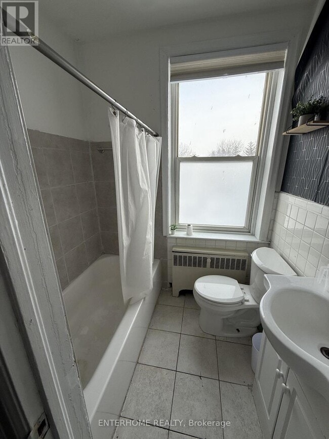 Photo - 51 Queen St E Unité 6