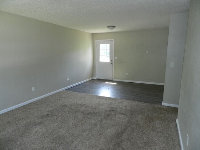 Photo - 15304 Temple Ln