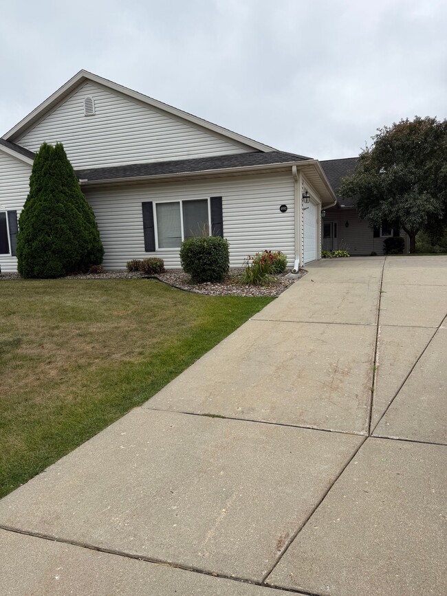 Building Photo - 4892 Monarch Dr