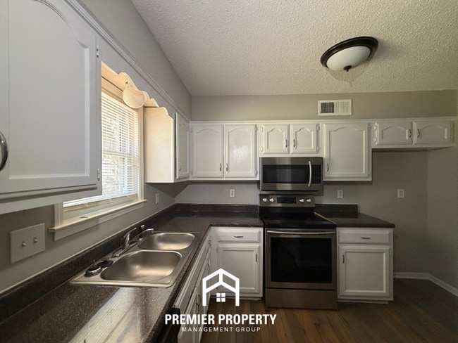 Photo - Charming 3BR/2BA Bartlett Area Home | Vaulted Ceilings, Fireplace & Stainless Steel Stove