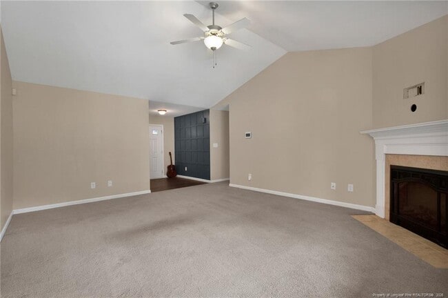 Photo - 672 Hogart St