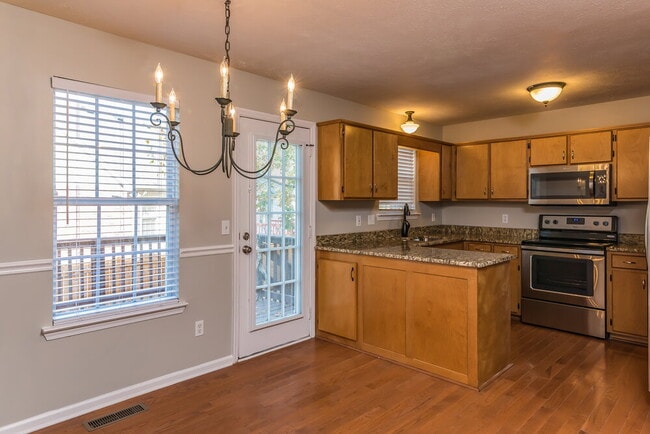 Photo - 1807 Meadowglen Cir