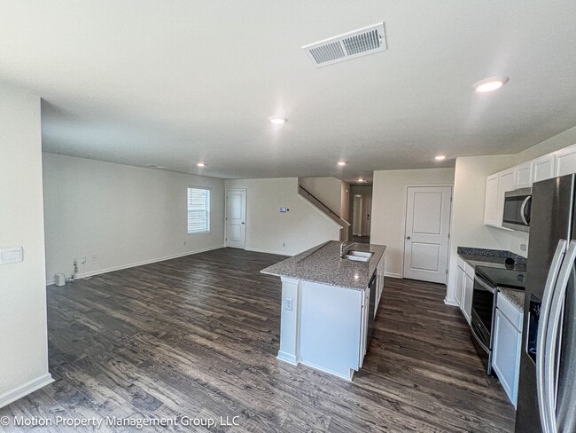 Photo - For Rent – Spacious 4 Bed / 3.5 Bath Home ...