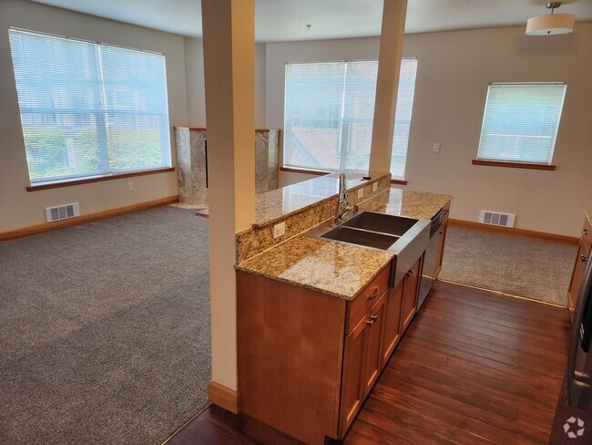Building Photo - 263 W Bakerview Rd Rental