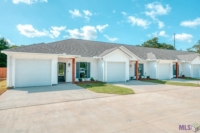 Photo - 8739 Lockhart Rd Townhome