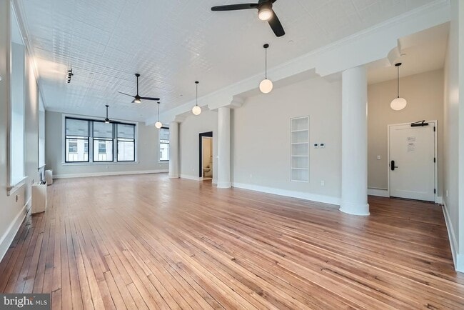 Photo - 303 N Howard St Apartment Unit 301