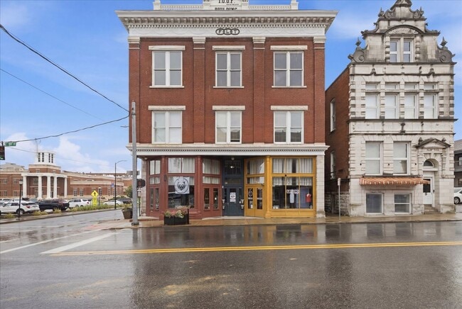 Building Photo - 200 E 9th St Unit 4