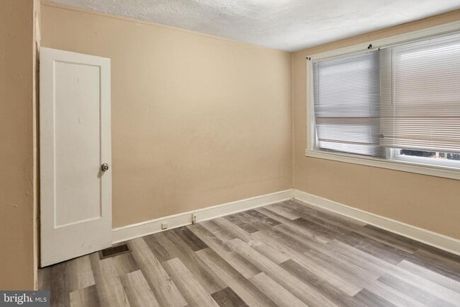 Photo - 204 W 35th St