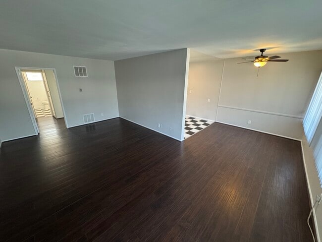 Photo - 5420 Russell Ave