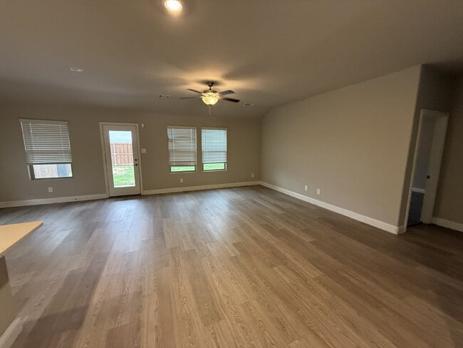 Photo - 702 Williams Wy