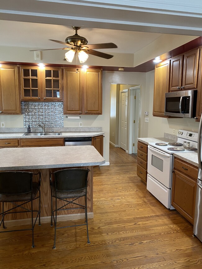 Photo - 658 N Hanover Street