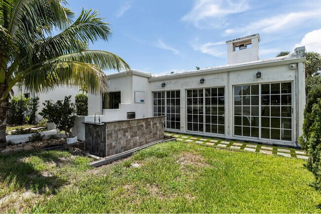 Photo - 6590 Fountains Cir