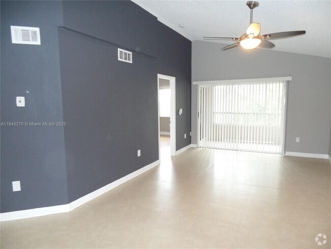 Building Photo - 2850 N Oakland Forest Dr Unit 313 Rental