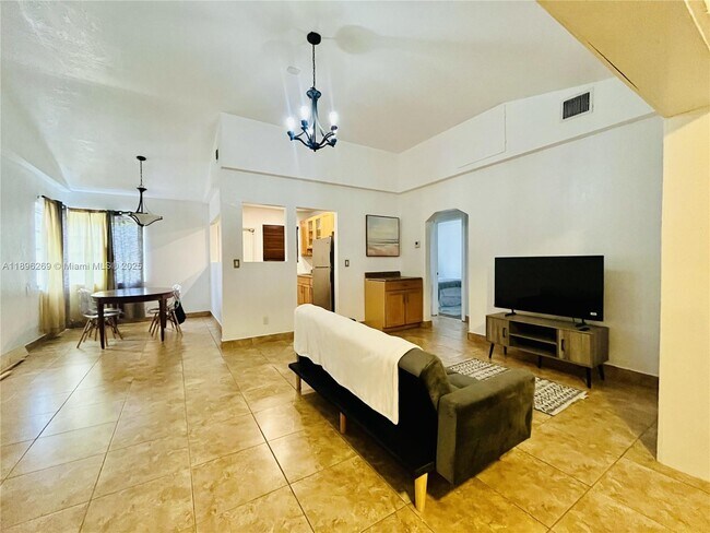 Photo - 1841 Fletcher St