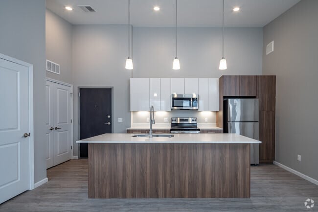 2BR, 2BA - 1,100SF