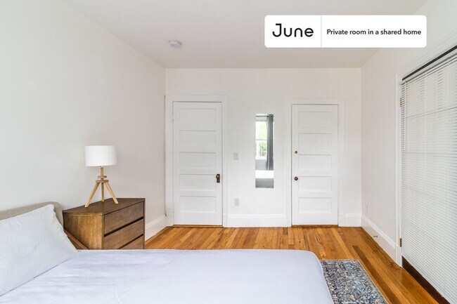 Room in Shared 7 bed/2 bath home in Brighton