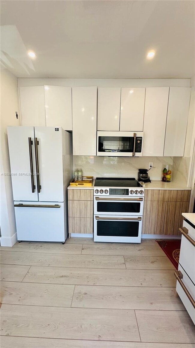 Photo - 1670 SW 20th St Unidad 2
