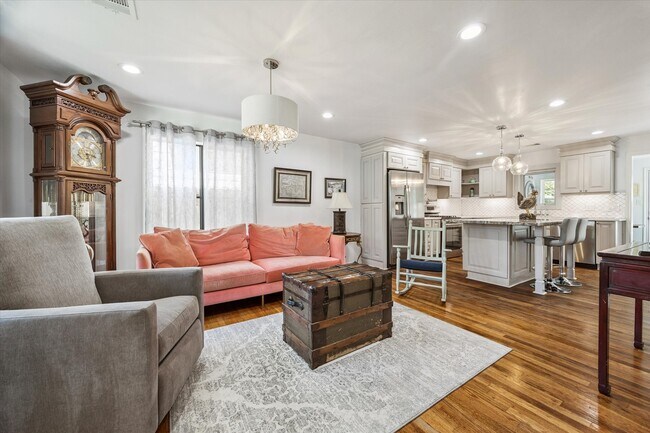 Photo - 4710 Edison St