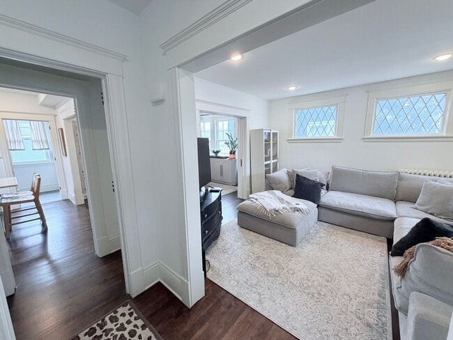 Photo - Gorgeous 3 Bedroom with Modern Upgrades!!