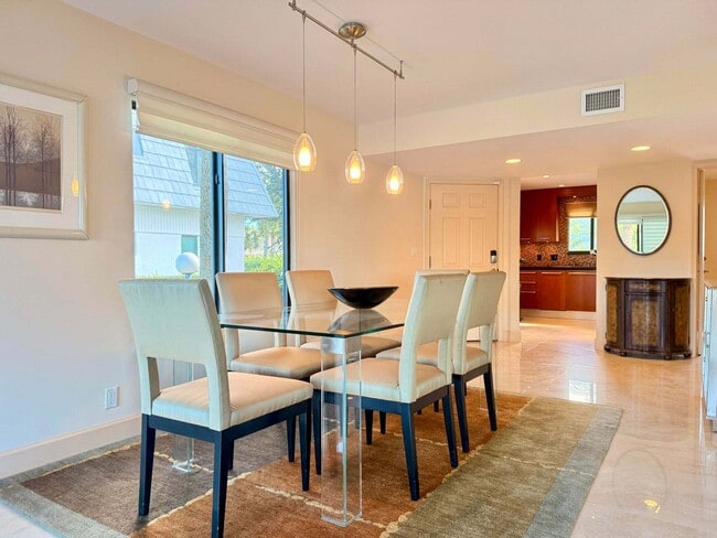 Photo - 1005 Russell Dr