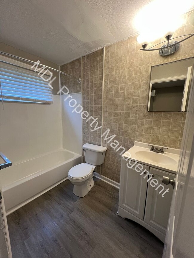 Building Photo - 2809 S Jefferson* Unit 2