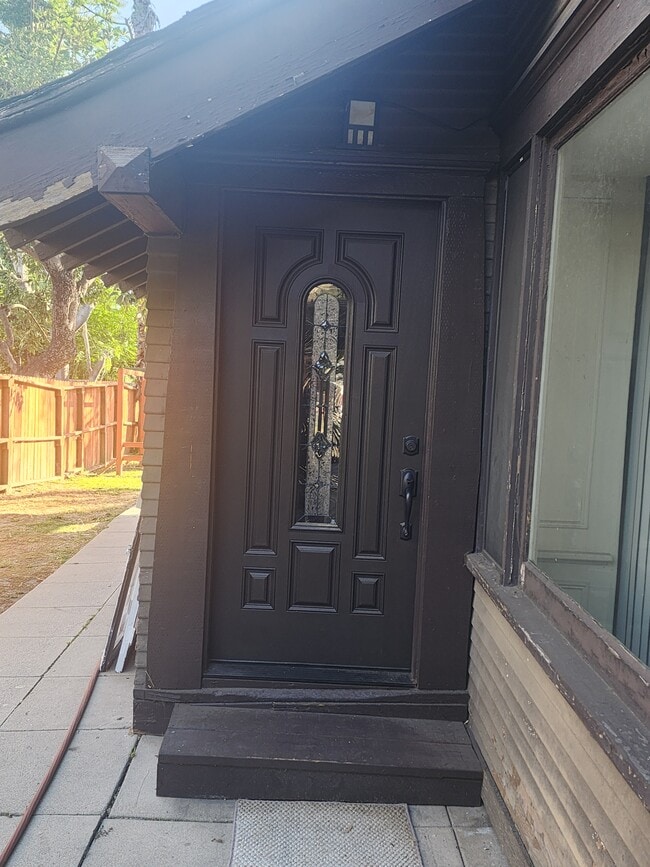 Building Photo - 893 Lincoln Ave Unit 893 1/2